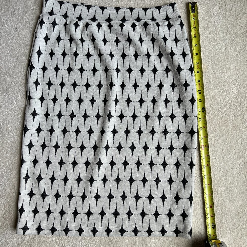 Cool, lightweight skirt by reneec.  Stretch Waist